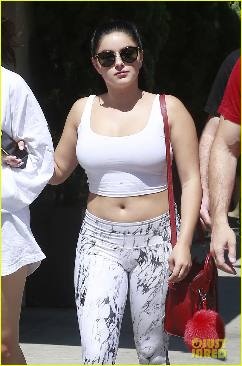 Ariel Winter Claims She Is Not Going Out With Sterling Beaumon ...