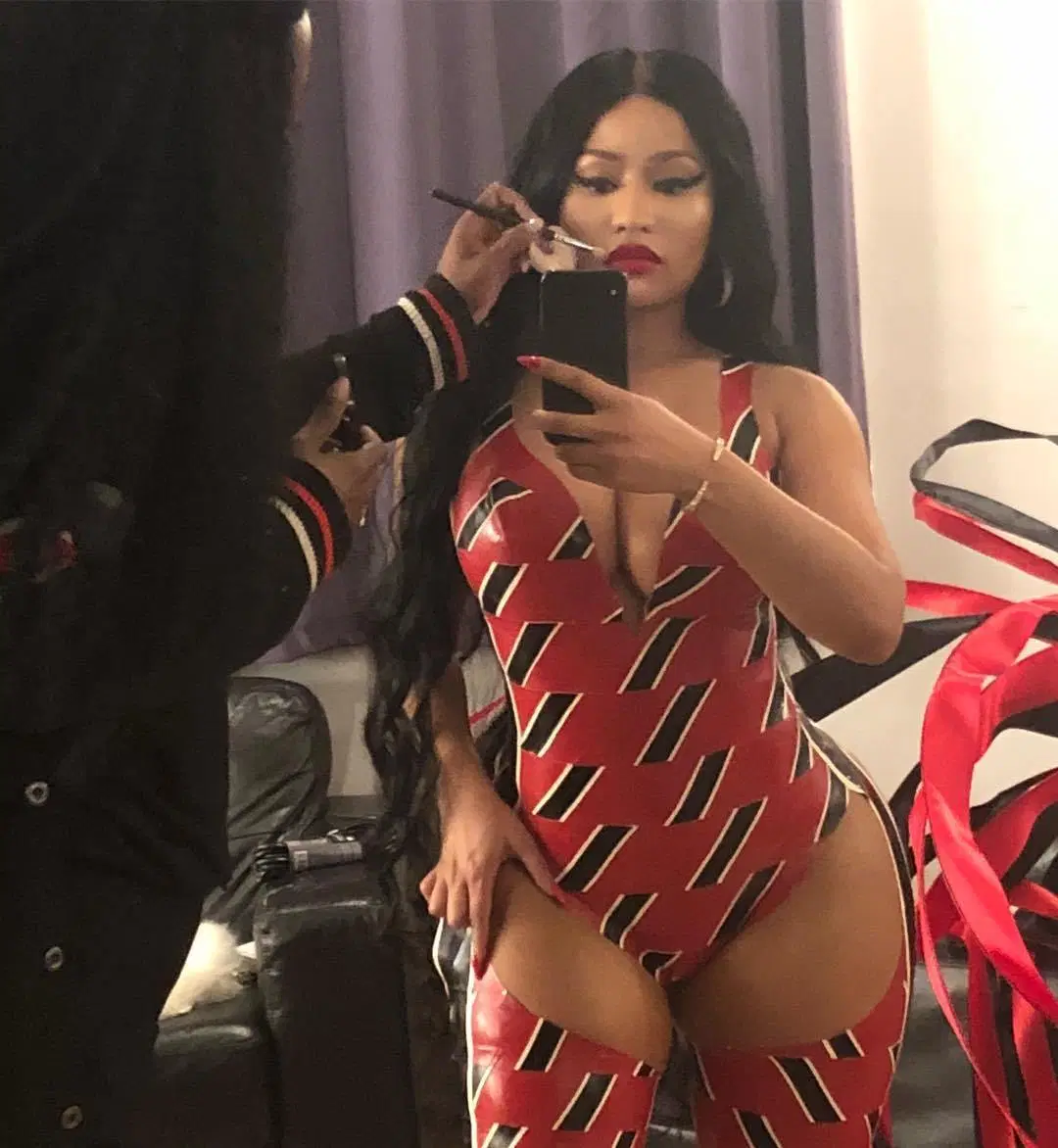 Nicki Minaj shows off curves in sexy body suit