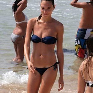 Gal Gadot Flaunts Her Pussy Abs In A Low Cut Bikini