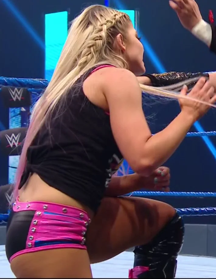 Alexa Bliss visible thong underwear at SDLive : WrestleWithThePlot