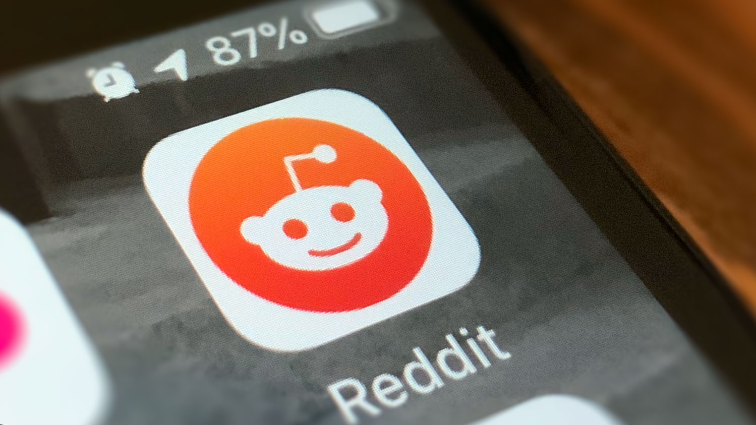 Reddit now lets iOS users share to Snapchat | TechCrunch