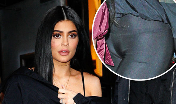 Kylie Jenner exposes CAMEL TOE as she suffers wardrobe malfunction ...