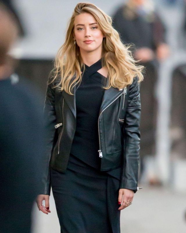 The leather jacket of Amber Heard on the account Instagram ...