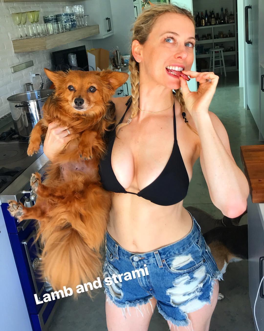 Iliza Shlesinger - posted in the Celebs community