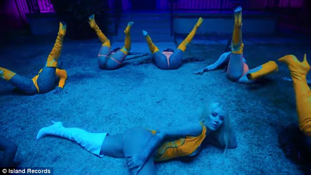Bootylicious! Iggy Azalea flaunts her famous derriere in new music ...