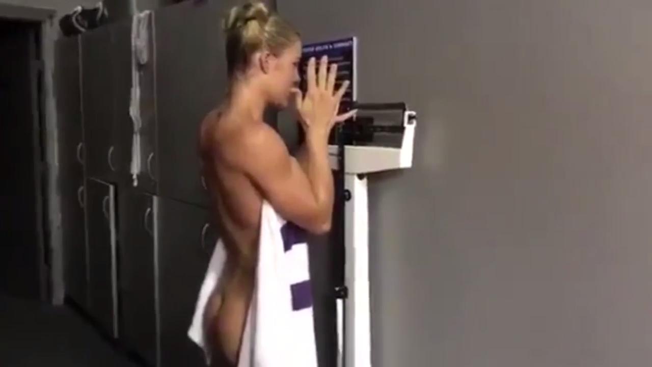 UFC babe Felice Herrig drops her towel during naked weigh-in | Videos |  Express.co.uk