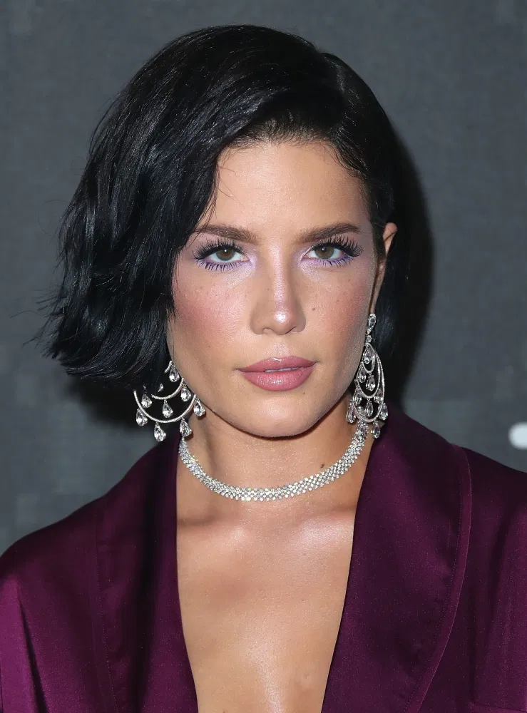 Halsey shows off naturally curly hair in new Instagram post | Wonderwall.com