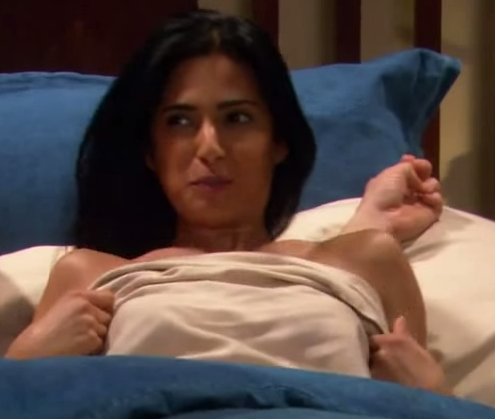 Naked Aarti Mann in The Big Bang Theory u003c ANCENSORED