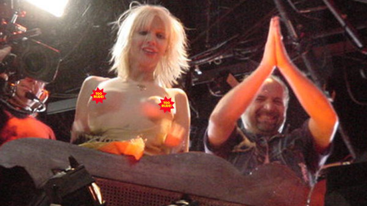 Courtney Love gets her boobs out on Twitter - 9Celebrity
